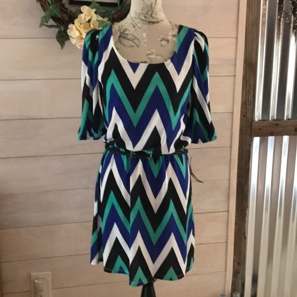 🆕 Sequin Hearts Blue Green Chevron Dress M - Picture 1 of 6